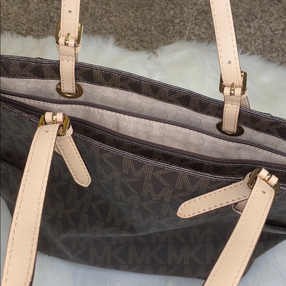 Authentic MICHAEL Michael Kors MK Signature Tote - Picture 8 of 13